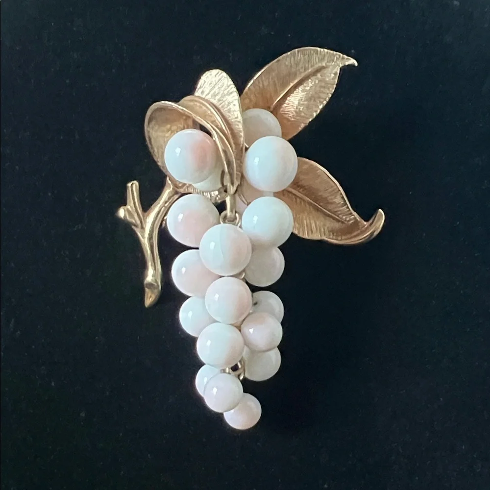 Marcel Boucher Unsigned Brooch Gold Tone Glass Beaded Grape Cluster Set Clip-on